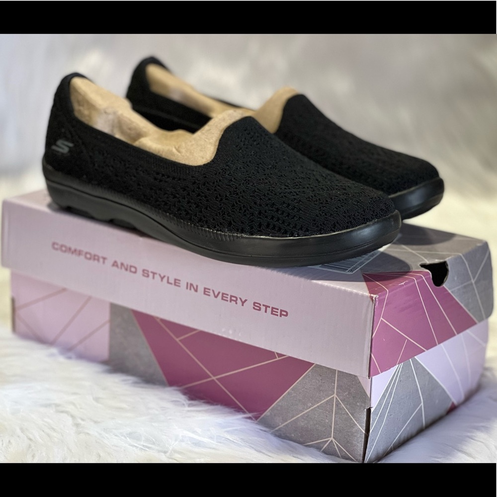 NEW Skechers Performance Women’s GO Walk Lite-Daisy Loafer - Picture 1 of 14